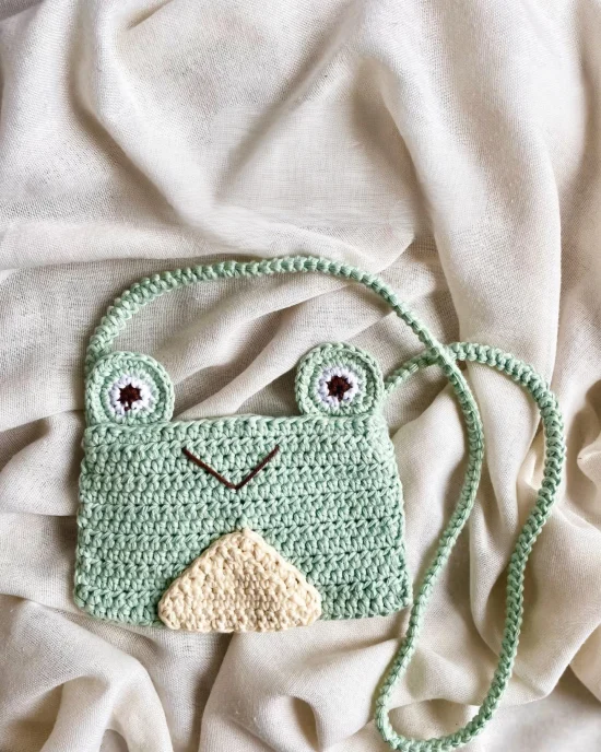 Cute and Practical - Frog Bag Free Crochet Pattern