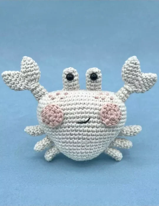 Smiling Amigurumi Crab Free Crochet Pattern