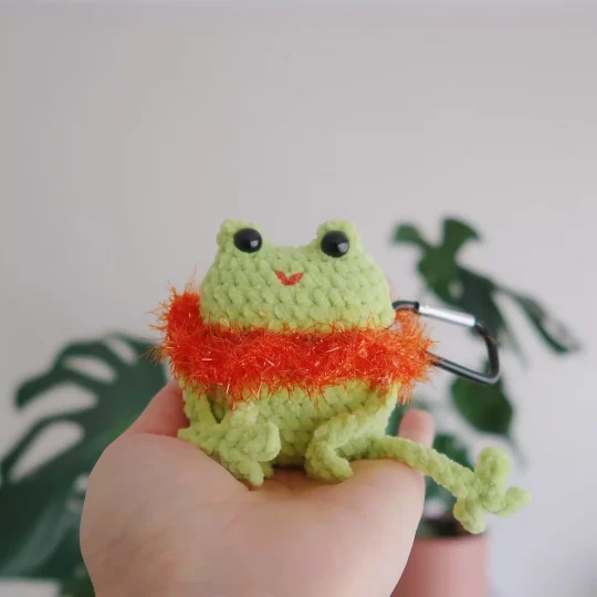 Froggy AirPods Case Free Crochet Pattern