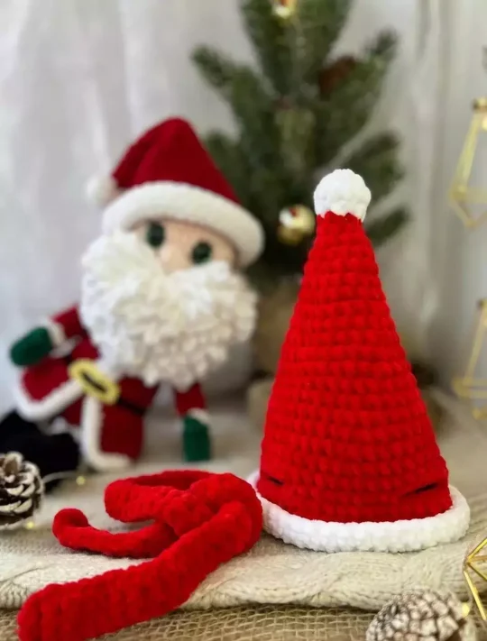 Toy's Christmas Cap and Scarf Free Crochet Pattern