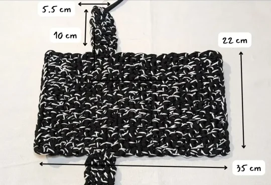 Black and White Crochet Bag Measures