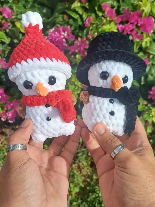 Charming Amigurumi Snow Buddy Crochet Pattern