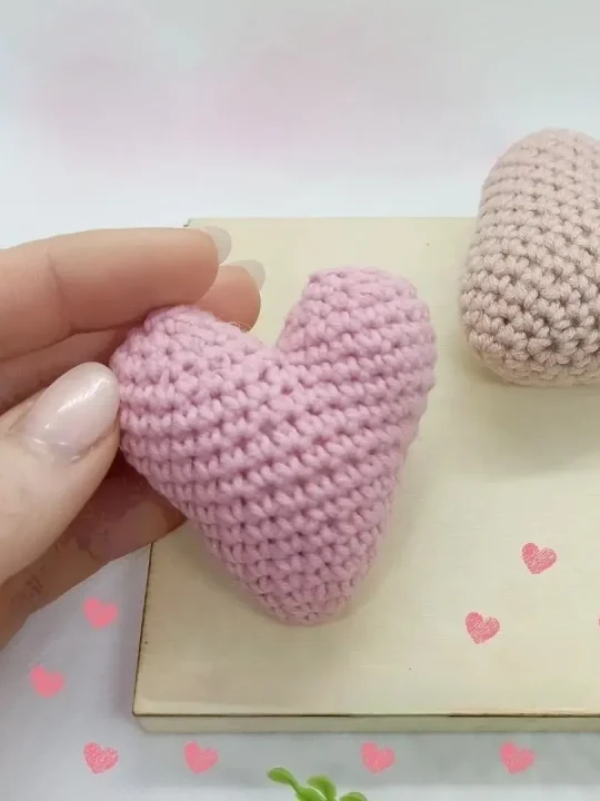 Charming Heart Amour Free Crochet Pattern