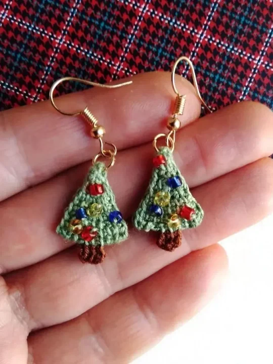 Free Crochet Christmas Tree Earrings Pattern