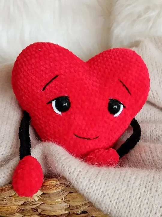 Adorable Amigurumi Heart Free Crochet Pattern