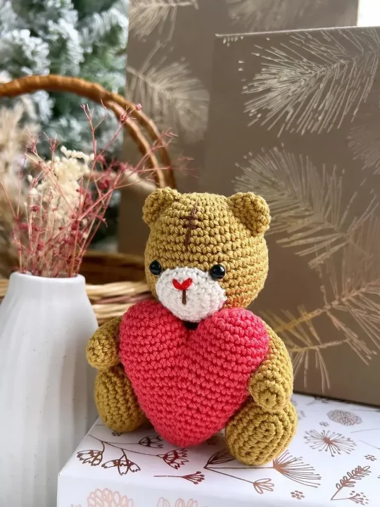 Charming Amigurumi Teddy Bear with Heart Free Pattern